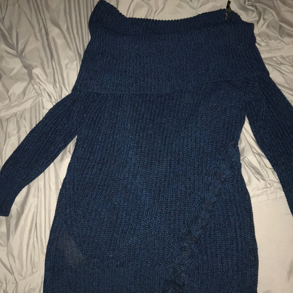 Jessica Simpson blue sweater